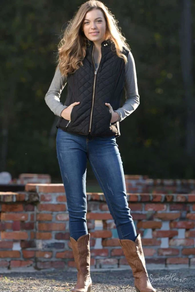 Hold Me Tight - Quilted Vest in Black - Image 3